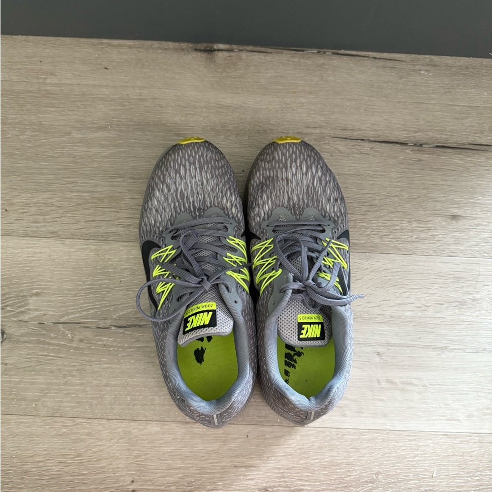 Nike Zoom Windflo 5 Gray and Yellow Athletic Shoes with Breathable Mesh